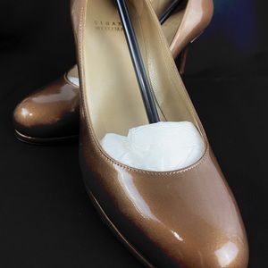 STUART WEITZMAN
Leather Round-Toe Pumps
Size: 4.5